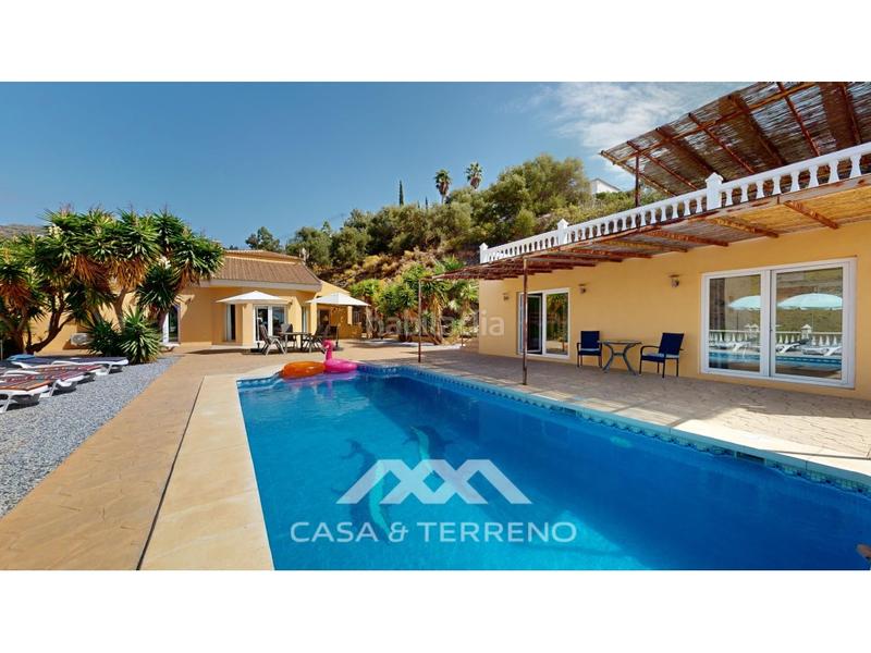 Foto b4e3fdc1-67e6-4c93-bd5d-e28d68cebe0b. Casa amb aparcament piscina a Algarrobo pueblo Algarrobo