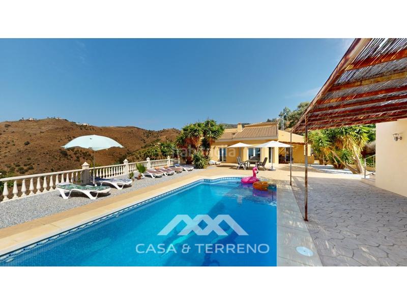 Foto bdf40dbf-27c4-408c-9f0c-d4a4ad2692d7. Casa amb aparcament piscina a Algarrobo pueblo Algarrobo