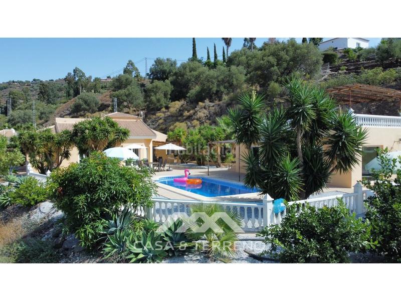 Foto ceda8df7-faba-40ac-b1aa-014378b24827. Casa amb aparcament piscina a Algarrobo pueblo Algarrobo