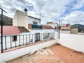 Casa  N/a. Se vende casa de pueblo en sayalonga, málaga, andalucía
