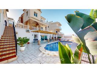 Chalet  N/a. En venta impresionante villa con acceso privado y cercanía al ma
