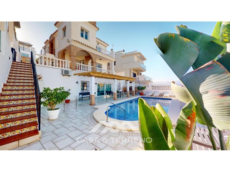 Foto d77504d8-5065-4ee4-a439-7334edf6ca4d. Xalet amb aparcament piscina a Viña Málaga Torre del Mar