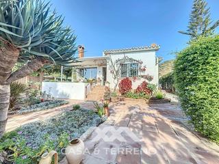 Haus  N/a. Se vende exclusiva villa en primera lnea de playa en almayate