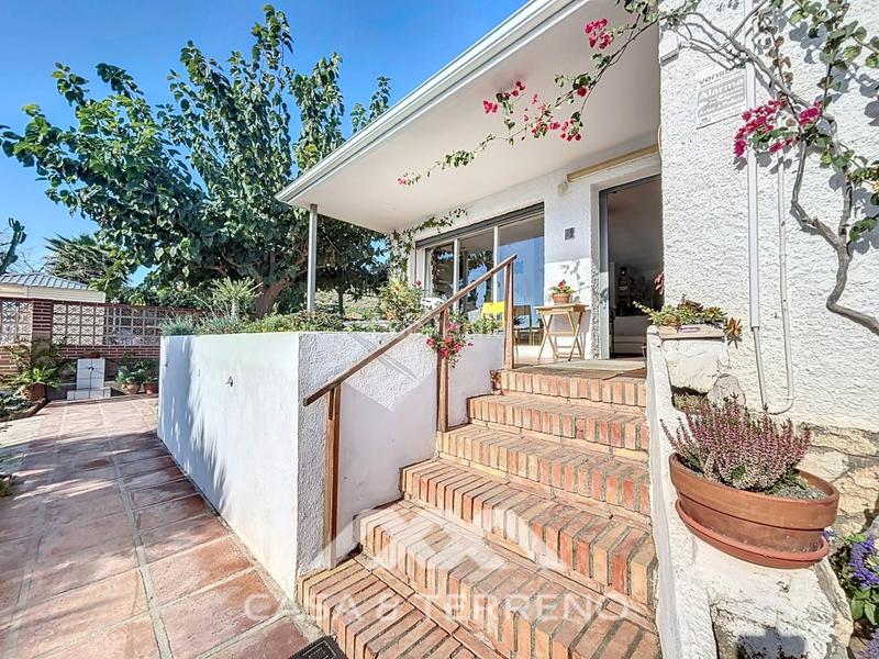 Foto 6c74ebd2-dda2-4c97-bde9-ce7a02f6e0ad. Casa con parcheggio in Almayate Bajo