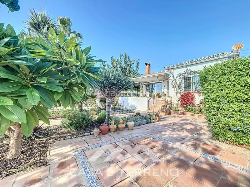 Foto b486b01d-4ce6-4efc-bba7-2203bdec41be. Casa con parcheggio in Almayate Bajo