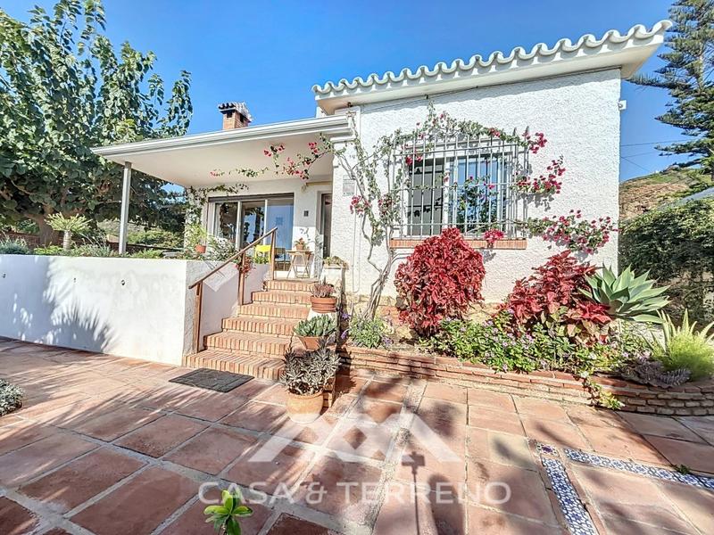 Foto d9daf340-dcce-4121-b897-f8e93a6971d7. Casa con parcheggio in Almayate Bajo