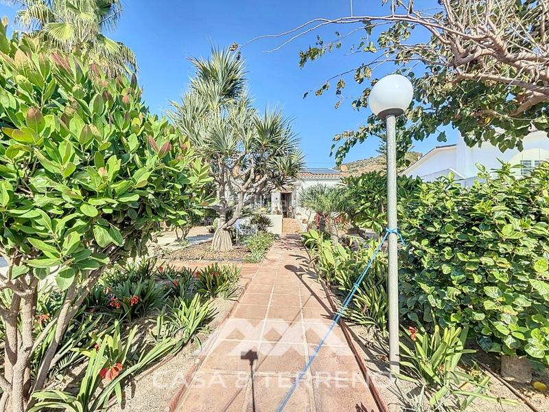 Foto da9c5166-b4e3-40d1-9b26-ba274923c44b. Casa con parcheggio in Almayate Bajo