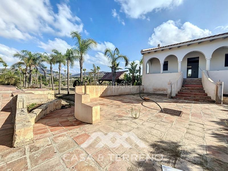 Foto 18ce2e79-ff8a-476c-83cc-e1dfd069a711. Chalet mit parking pool in El Limonar Vélez - Málaga