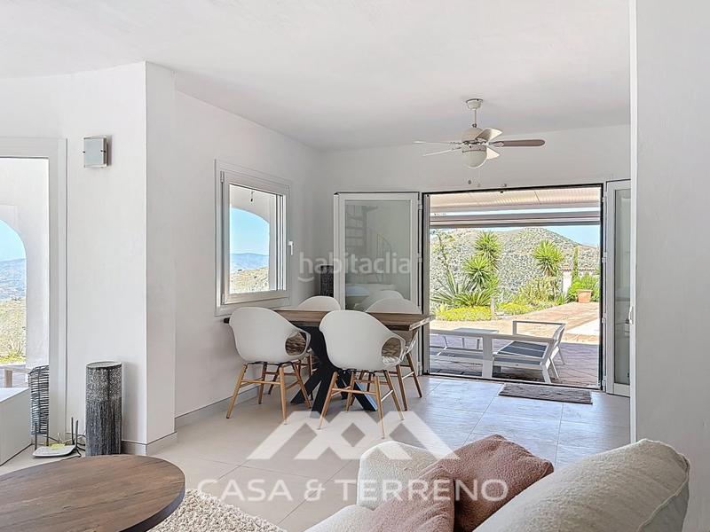 Foto 029b69ba-e786-44e3-bc1b-2816fd216a32. Casa se vende exclusiva villa con impresionantes vistas panorámicas al mar y a las montañas, que combina una vida de lujo con el más al en Arenas
