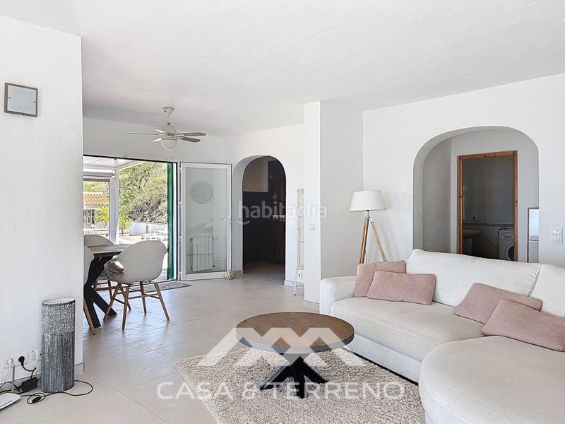 Foto 05ebe5b8-66bf-4f5e-923c-3cde372d40fa. Casa se vende exclusiva villa con impresionantes vistas panorámicas al mar y a las montañas, que combina una vida de lujo con el más al en Arenas