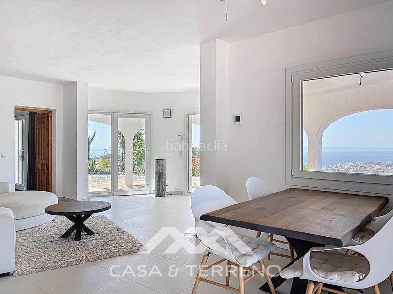 Foto 07c122a7-df06-498b-b2d1-fe217efabf56. Casa se vende exclusiva villa con impresionantes vistas panorámicas al mar y a las montañas, que combina una vida de lujo con el más al en Arenas