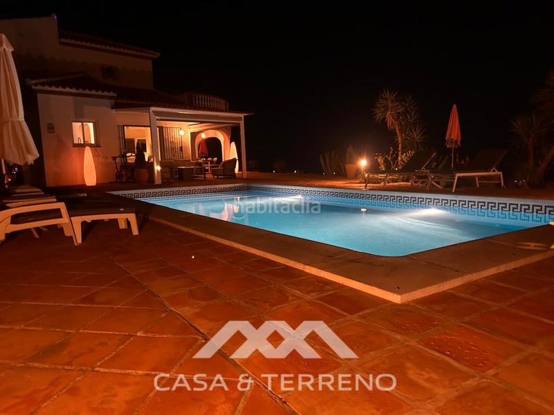 Foto 0c8eb38d-f566-4a10-a42e-2f1498263cea. Casa se vende exclusiva villa con impresionantes vistas panorámicas al mar y a las montañas, que combina una vida de lujo con el más al en Arenas