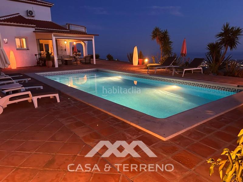 Foto 0f61169d-3d0e-4dd3-96c9-3c832ce577f8. Casa se vende exclusiva villa con impresionantes vistas panorámicas al mar y a las montañas, que combina una vida de lujo con el más al en Arenas