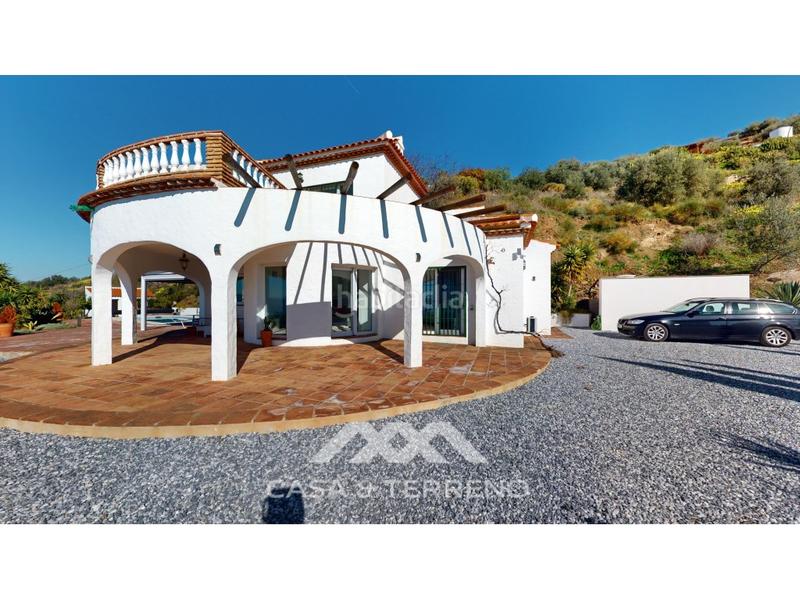 Foto 36e0a1a7-c36d-45f9-9508-3b7eea94b96b. Casa se vende exclusiva villa con impresionantes vistas panorámicas al mar y a las montañas, que combina una vida de lujo con el más al en Arenas
