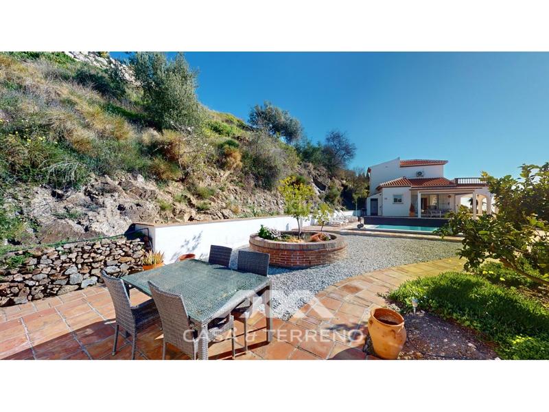 Foto 497ac3ac-9016-4ddc-8faa-ca720d9b7ec8. Casa se vende exclusiva villa con impresionantes vistas panorámicas al mar y a las montañas, que combina una vida de lujo con el más al en Arenas