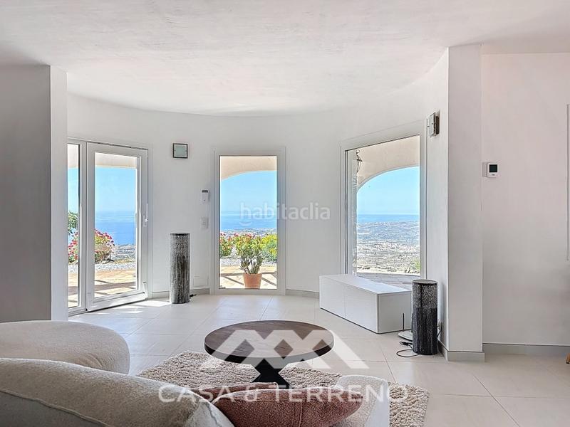 Foto 65210249-cc3c-4dcc-b03d-b4af382b0736. Casa se vende exclusiva villa con impresionantes vistas panorámicas al mar y a las montañas, que combina una vida de lujo con el más al en Arenas