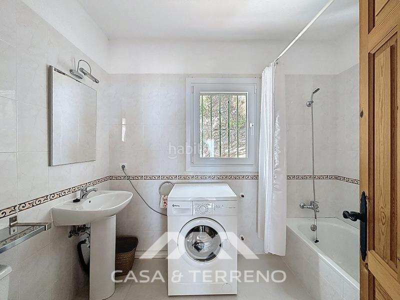 Foto 7a297a59-3e54-4f4e-a1b1-4f8077b86768. Casa se vende exclusiva villa con impresionantes vistas panorámicas al mar y a las montañas, que combina una vida de lujo con el más al en Arenas