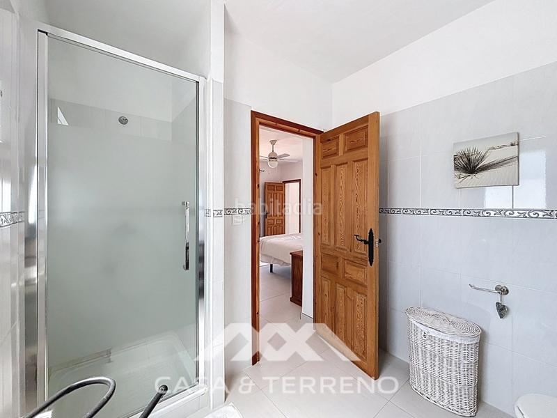 Foto 9c1f1b0d-bd27-40f4-b737-28c8b14101fa. Casa se vende exclusiva villa con impresionantes vistas panorámicas al mar y a las montañas, que combina una vida de lujo con el más al en Arenas