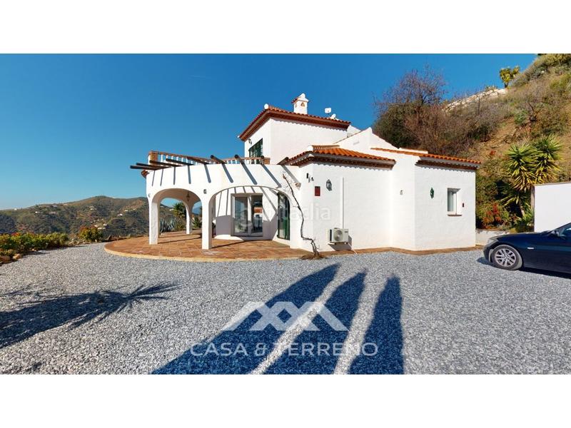 Foto e100774b-b18a-41db-b8ab-289a8df798f9. Casa se vende exclusiva villa con impresionantes vistas panorámicas al mar y a las montañas, que combina una vida de lujo con el más al en Arenas