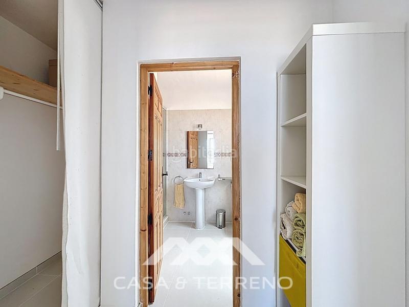 Foto e22244e7-c393-45f2-9d02-012d0d8d4f55. Casa se vende exclusiva villa con impresionantes vistas panorámicas al mar y a las montañas, que combina una vida de lujo con el más al en Arenas