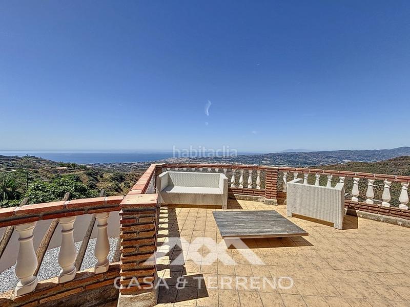 Foto e980499c-bf08-49bb-b8b6-ebcee9b11419. Casa se vende exclusiva villa con impresionantes vistas panorámicas al mar y a las montañas, que combina una vida de lujo con el más al en Arenas