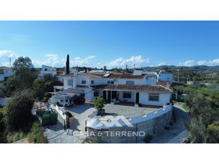 Chalet  N/a. Se vende finca única con vistas al mar y a la montaña en almayat