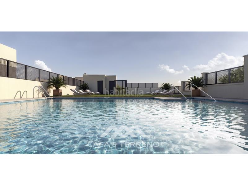Foto a37d9a85-d303-4cf3-8da5-b7f6c3795121. Casa pareada adosados modernos con piscina en Capistrano Nerja