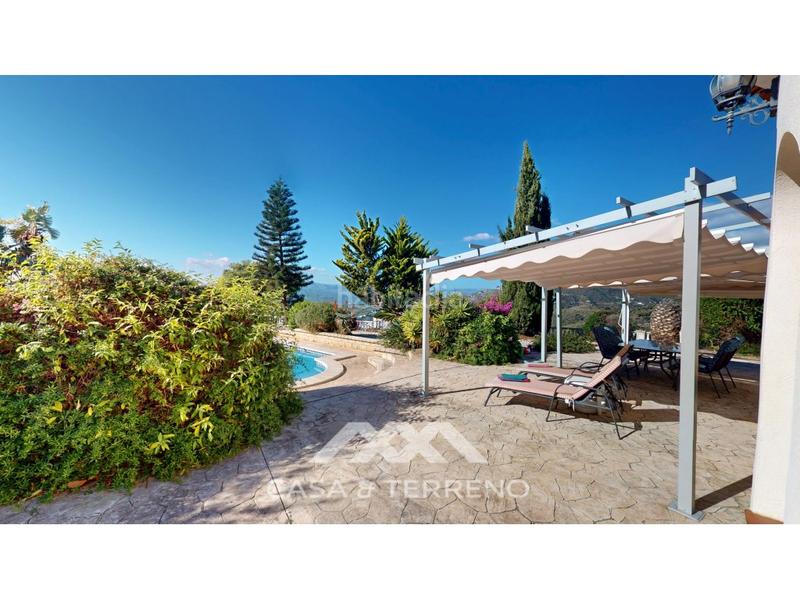 Foto 01225c5e-2101-4653-b080-66d1b389fc15. Casa se vende elegante villa con jardín y piscina , málaga en Algarrobo