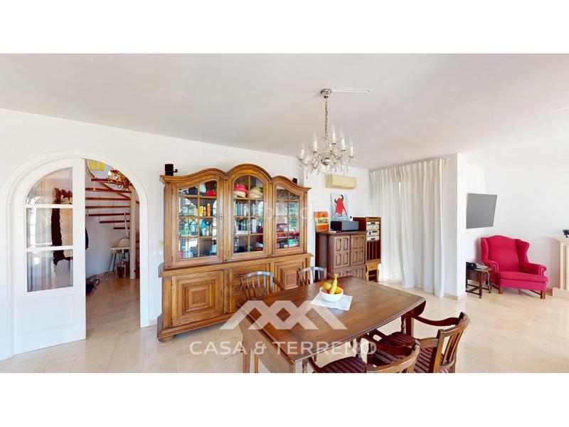Foto 1562ee94-1648-413e-a383-efcfbf5d17f0. Casa se vende elegante villa con jardín y piscina , málaga en Algarrobo