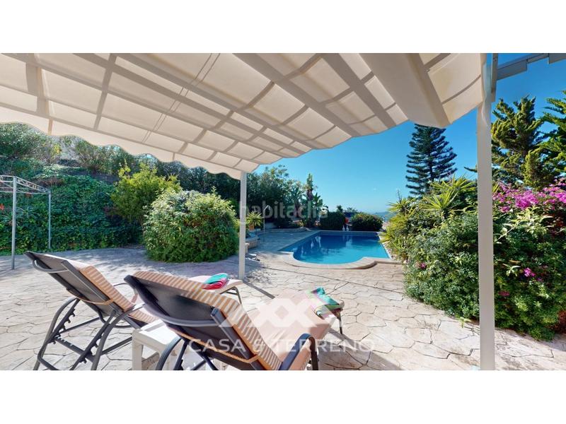Foto 2ec9d1ef-4902-4218-a657-7e71fbdaae06. Casa se vende elegante villa con jardín y piscina , málaga en Algarrobo