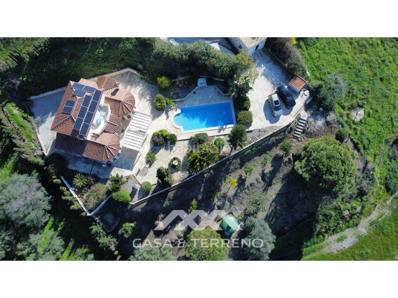 Foto 31bcd3c8-8ddf-4045-92bc-1fbe89afe752. Casa se vende elegante villa con jardín y piscina , málaga en Algarrobo