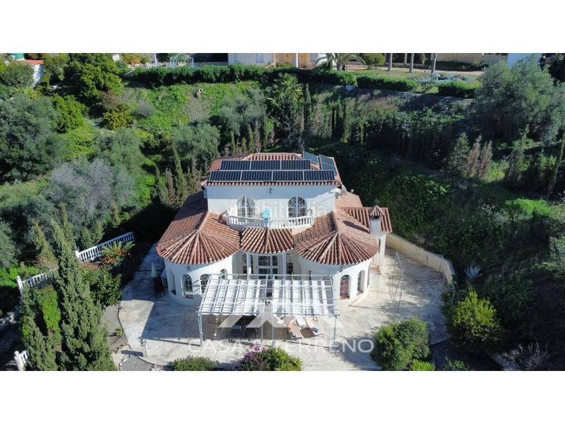 Foto 33cc414f-00ad-4e1b-881e-fcdbacf4304c. Casa se vende elegante villa con jardín y piscina , málaga en Algarrobo