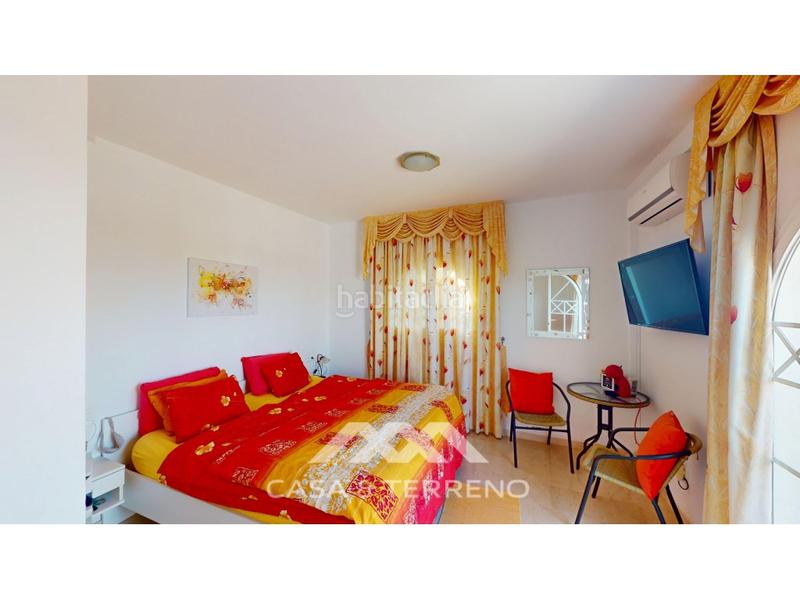 Foto 6bd96ebe-d693-41a3-800d-204d2826633d. Casa se vende elegante villa con jardín y piscina , málaga en Algarrobo