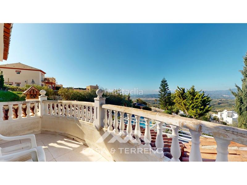 Foto 8d3c2479-a16c-4090-a036-a12780a09cd6. Casa se vende elegante villa con jardín y piscina , málaga en Algarrobo