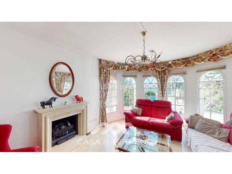 Foto bb801518-ee2b-4a6c-89e6-d8a41eb866d6. Casa se vende elegante villa con jardín y piscina , málaga en Algarrobo