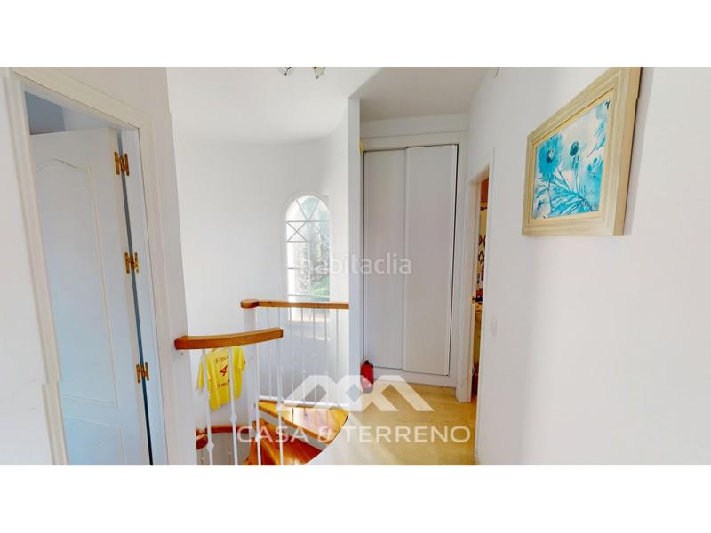 Foto e7c18250-0e93-4546-817b-ca9c06e6a532. Casa se vende elegante villa con jardín y piscina , málaga en Algarrobo