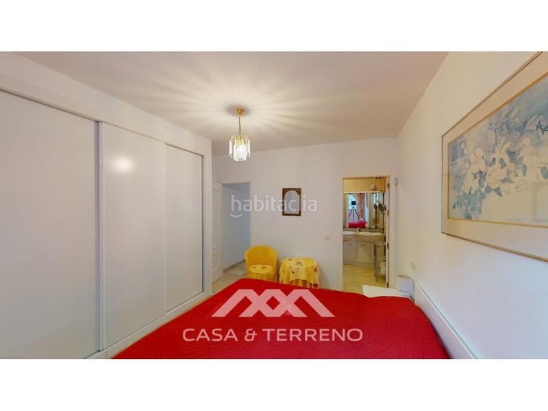 Foto fbb66ebe-fba2-4562-98fe-cb10d2b682c4. Casa se vende elegante villa con jardín y piscina , málaga en Algarrobo