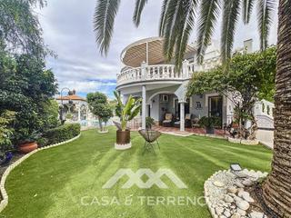 Haus  N/a. Se vende placer de vivir junto al mar villa con piscina, jardn