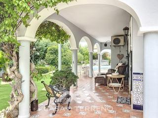 Maison  N/a. Se vende placer de vivir junto al mar villa con piscina, jardín