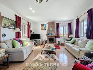 Casa  N/a. Se vende amplio chalet de campo con vistas impresionantes cerca