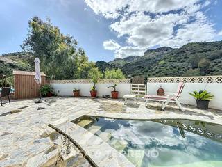 Chalet  N/a. Se vende casa con dos viviendas, piscina y vistas panorámicas ce