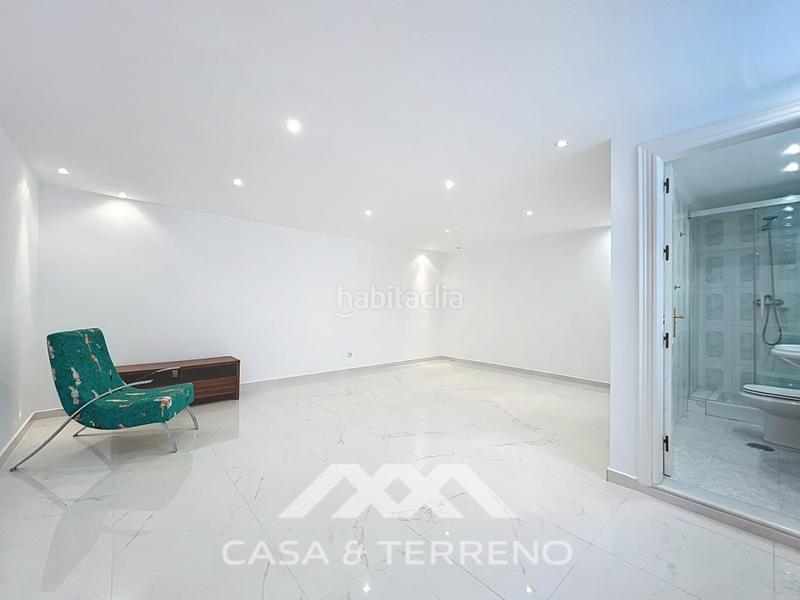 Foto 0bace026-98a1-4d7b-a100-92cd8a88d6b6. House with parking pool in Caleta de Velez