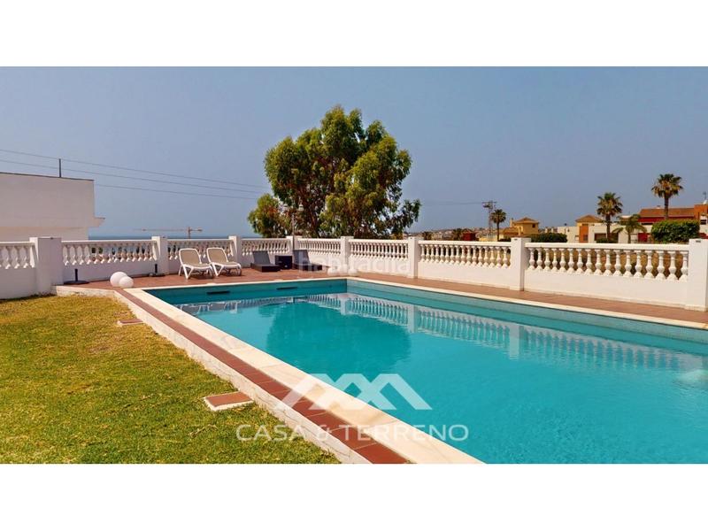 Foto 1bc45000-6d16-4a3c-a8cc-b4980df584ea. House with parking pool in Caleta de Velez