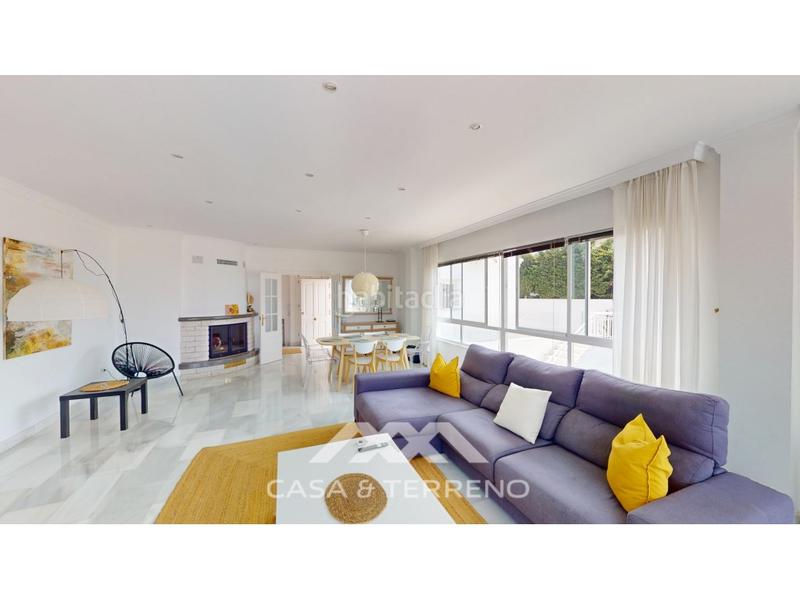 Foto 50648c13-e70e-486c-bb8d-6e291eb9f0f2. House with parking pool in Caleta de Velez