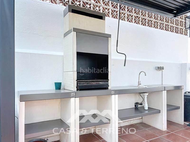 Foto 684612bb-b822-43f7-890c-74c976afd7fb. House with parking pool in Caleta de Velez