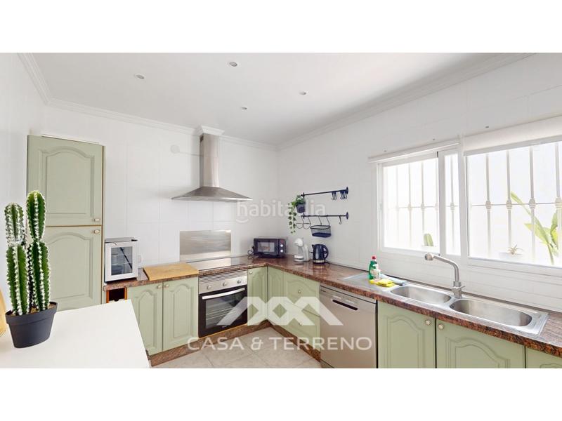 Foto 8725c3c8-001f-4c18-b9d2-31a4aa72dbbf. House with parking pool in Caleta de Velez