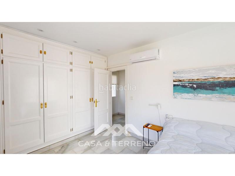 Foto 8dc3debc-1b93-4f5d-834c-d28644f978d0. House with parking pool in Caleta de Velez