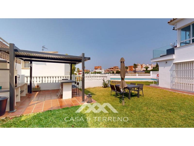 Foto 94d4d907-13a8-48b3-9379-d81bb45439f0. House with parking pool in Caleta de Velez