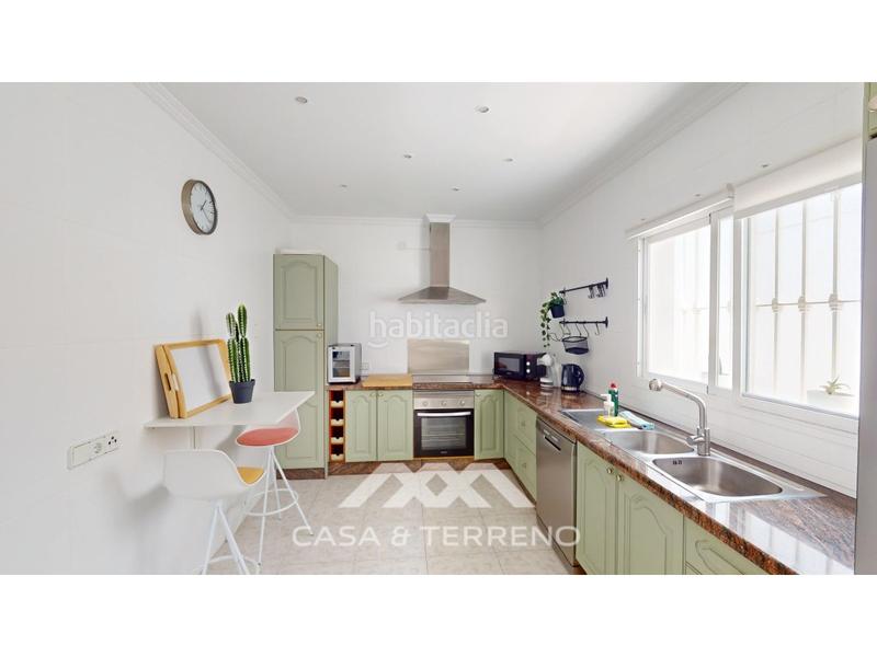 Foto a7af40c7-4aba-4e81-8744-ef01b778d908. House with parking pool in Caleta de Velez