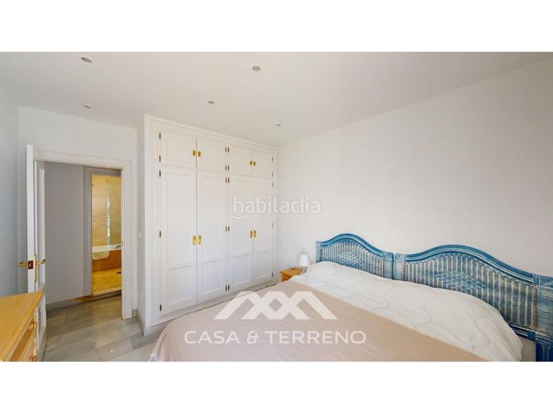 Foto c0a14a88-1608-4c76-a11f-19ef66723f9b. House with parking pool in Caleta de Velez